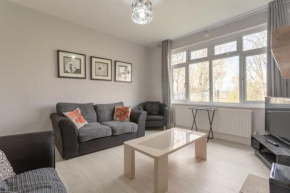  Modern 2 Bedroom Apartment in Morden  Лондон